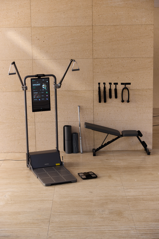 Digital body-analysis scale with touchscreen and adjustable measurement arms